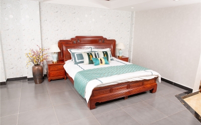 ���˹�ɫ��